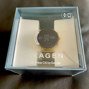 Skagen Smart Watch Falster2.  New in box. Never opened.  Ordered by mistake.